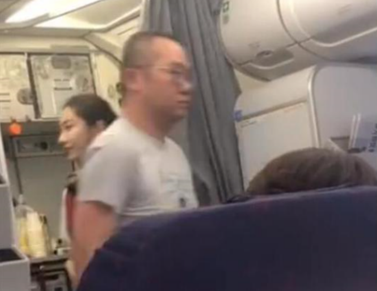 情感專(zhuān)家高空秀腿？涂磊到底是偽善的道德家，還是無(wú)奈的患者